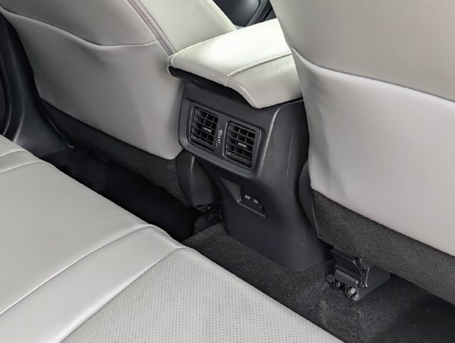 Used 2023 Toyota Venza Limited AWD/4WD image 32