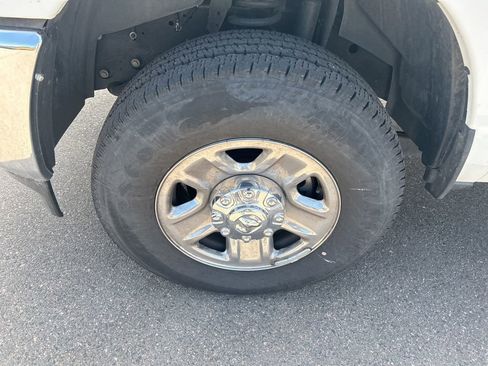 Used 2024 RAM 3500 Tradesman w/ Chrome Appearance Group AWD/4WD image 7