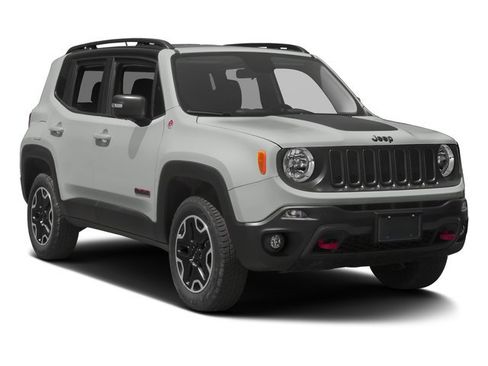 Used 2017 Jeep Renegade Trailhawk w/ Premium Trailhawk Package AWD/4WD image 9