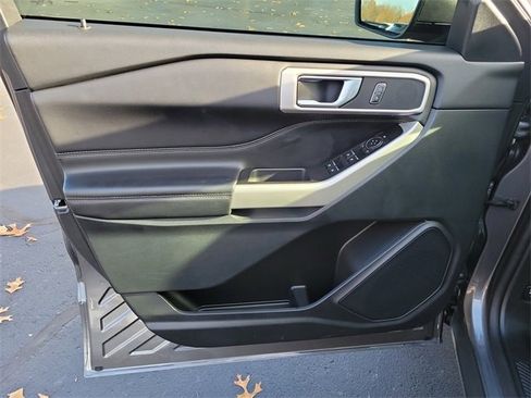 Used 2022 Ford Explorer XLT w/ Equipment Group 202A image 17