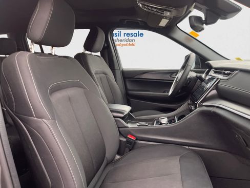 Used 2024 Jeep Grand Cherokee L Laredo w/ Luxury Tech Group I image 17