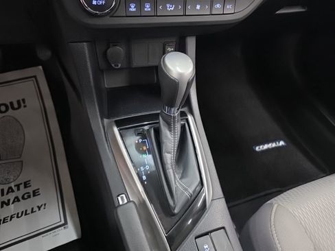 Used 2014 Toyota Corolla LE image 18