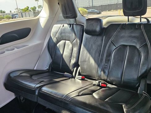 Used 2023 Chrysler Pacifica Touring-L FWD image 28