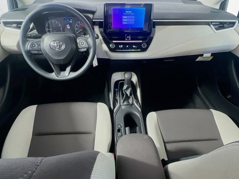 Used 2025 Toyota Corolla LE image 29