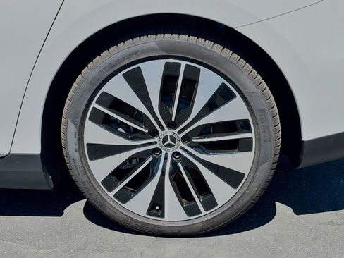 New 2025 Mercedes-Benz EQE 500 4MATIC Sedan image 15
