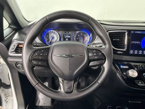 Used 2018 Chrysler Pacifica Touring Plus w/ S Appearance Package FWD image 14