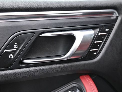 Used 2023 Porsche Macan GTS image 8