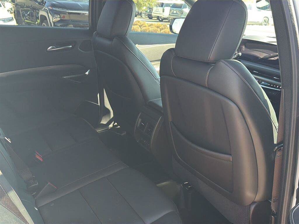 Used 2024 Cadillac XT4 Premium Luxury w/ Active Safety Package FWD image 9