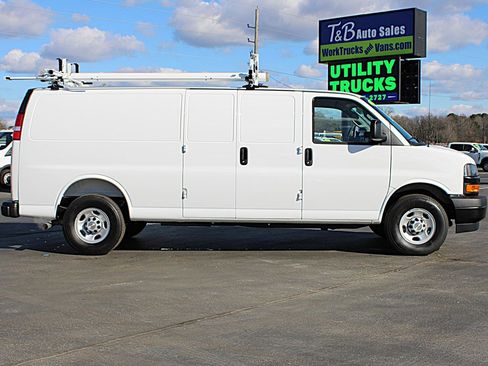 Used 2025 Chevrolet Express 2500 Extended w/ Communications Package image 8