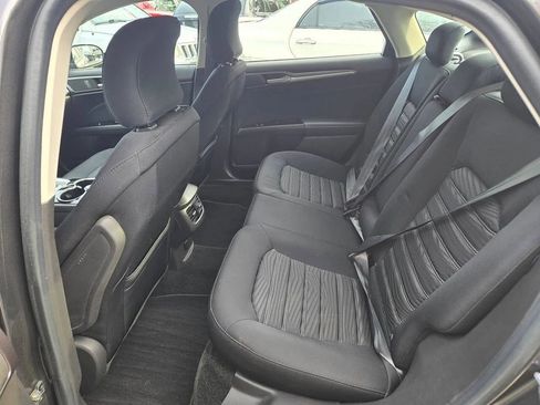 Used 2016 Ford Fusion SE image 4