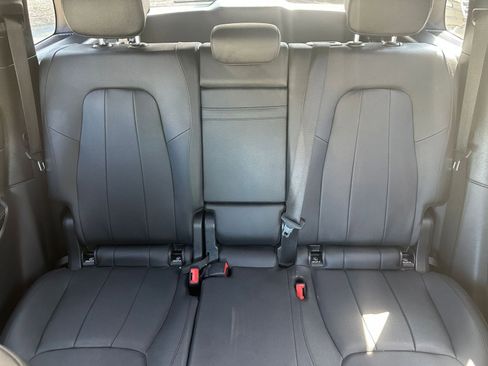 Used 2024 Mercedes-Benz GLB 250 image 38