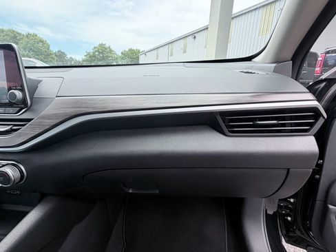 Used 2025 Nissan Altima 2.5 SV FWD image 20