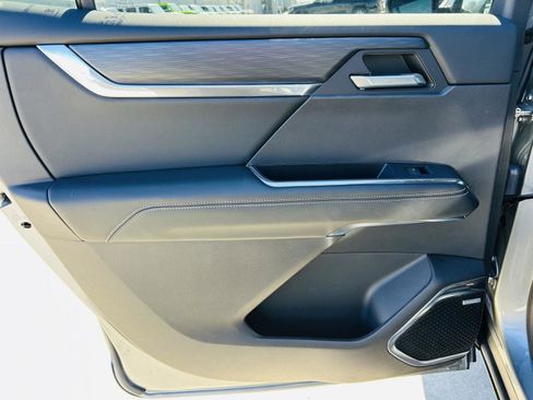 Used 2024 GMC Acadia Elevation w/ Black Edition image 30