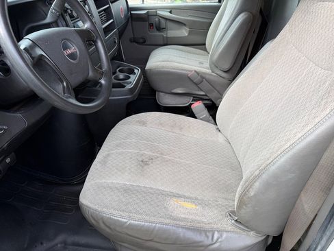 Used 2010 GMC Savana 3500 CUTAWAY BOX TRUCK COMMERCIAL image 9