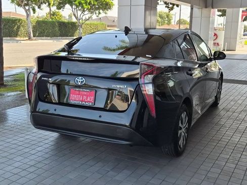 Used 2017 Toyota Prius Two w/ Prius Two Safety Plus Package FWD image 8