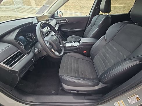 Used 2025 Mitsubishi Outlander SE FWD image 30