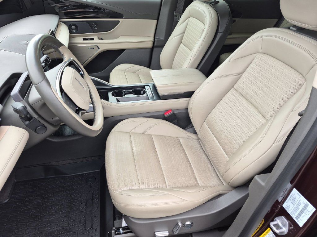 Used 2024 Lincoln Nautilus Reserve w/ Equipment Group 202A AWD/4WD image 17