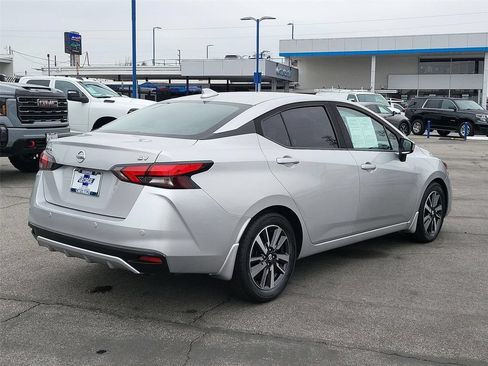 Used 2020 Nissan Versa SV FWD image 27