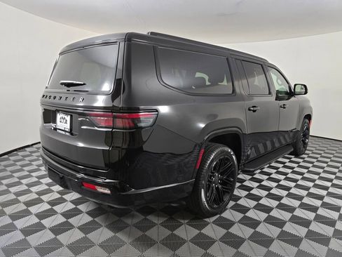 New 2025 Jeep Wagoneer L Series II w/ HD Trailer Tow Package w/25F image 4