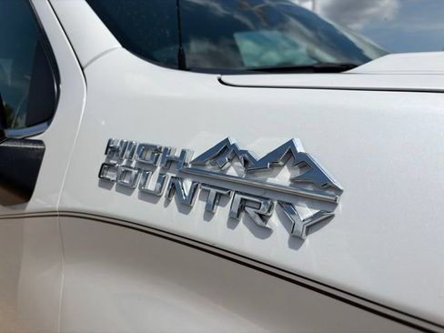 Used 2024 Chevrolet Silverado 1500 High Country w/ High Country Premium Package AWD/4WD image 58