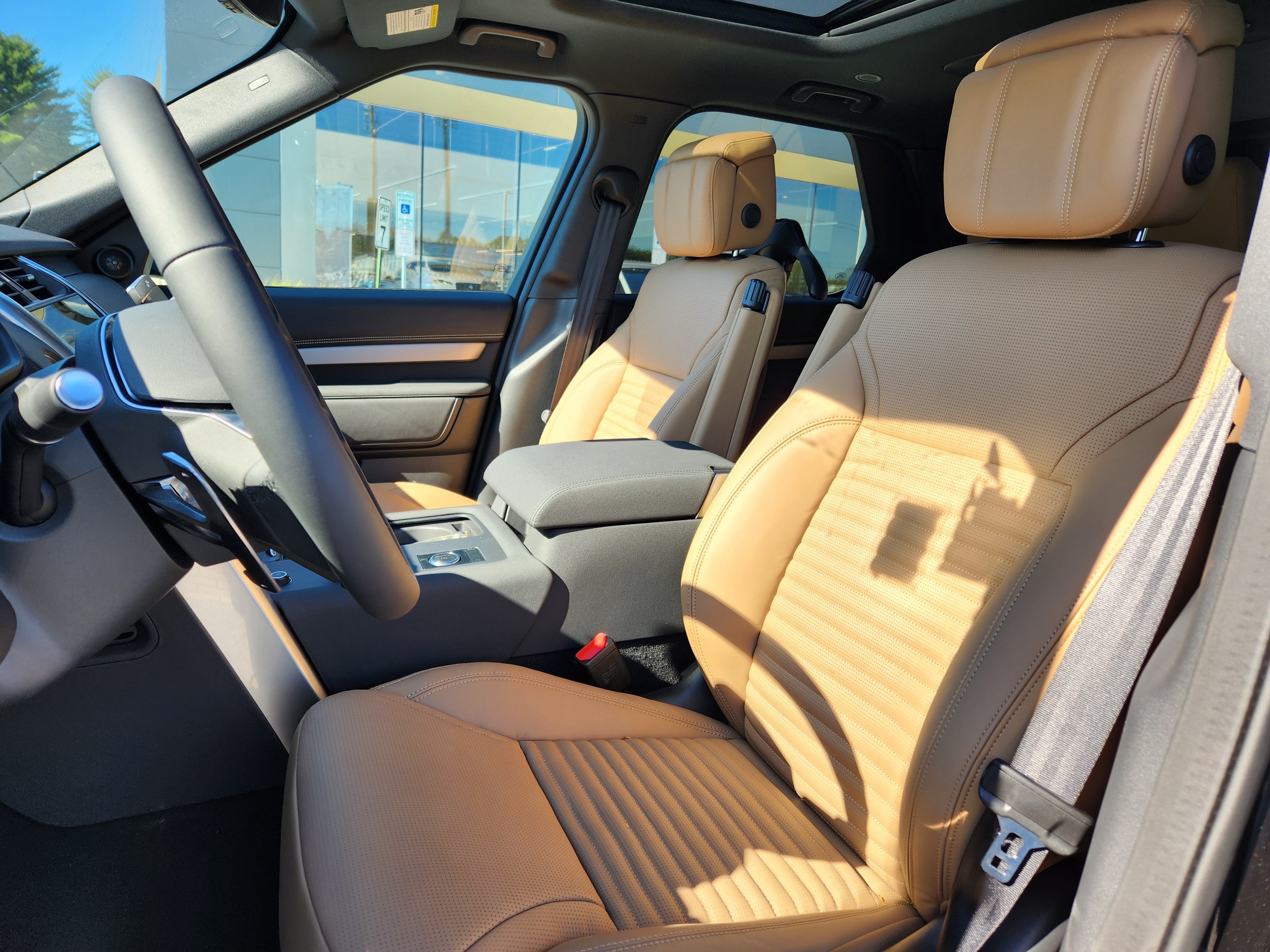 New 2026 Land Rover Discovery Limited Edition AWD/4WD image 8
