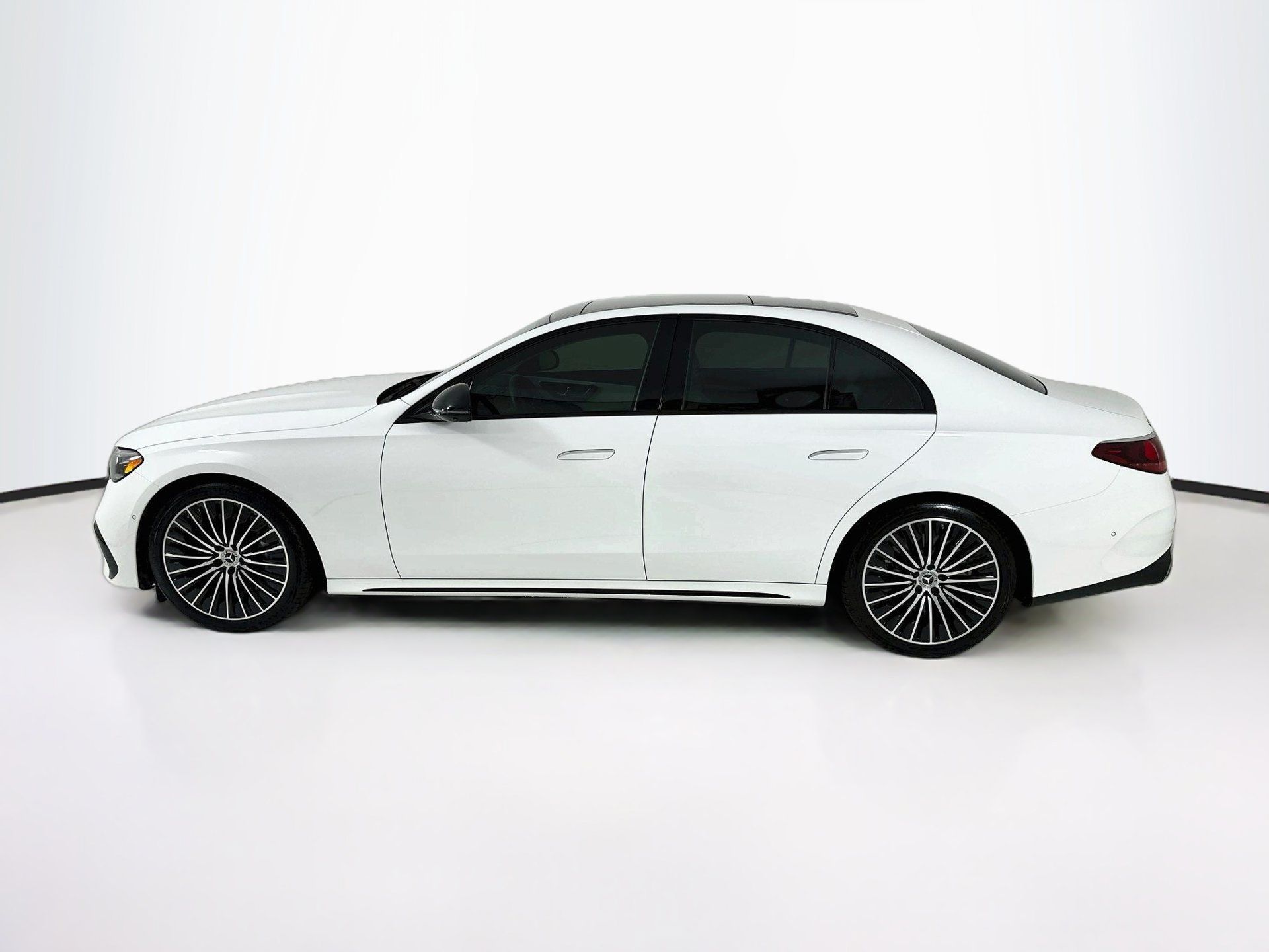 Used 2025 Mercedes-Benz E 450 4MATIC Sedan image 5
