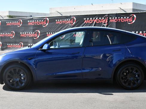Used 2023 Tesla Model Y Long Range AWD/4WD image 4