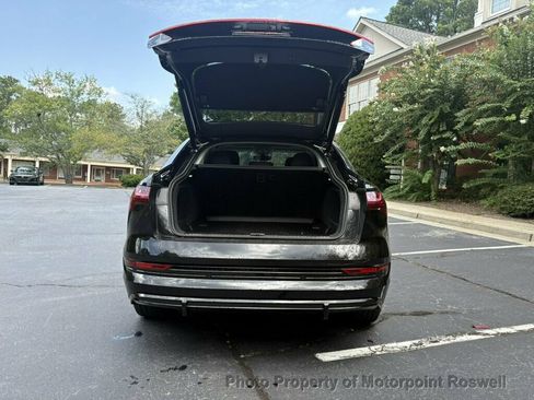 Used 2022 Audi e-tron Premium w/ Convenience Plus Package AWD/4WD image 9