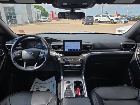 Used 2020 Ford Explorer XLT w/ Equipment Group 202A AWD/4WD image 31