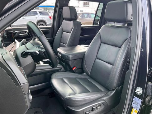 Used 2025 Chevrolet Suburban Z71 w/ Z71 Off-Road Package image 10