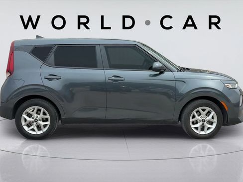 Used 2021 Kia Soul S FWD image 2