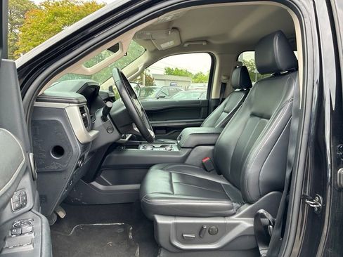 Used 2024 Ford Expedition XLT AWD/4WD image 11