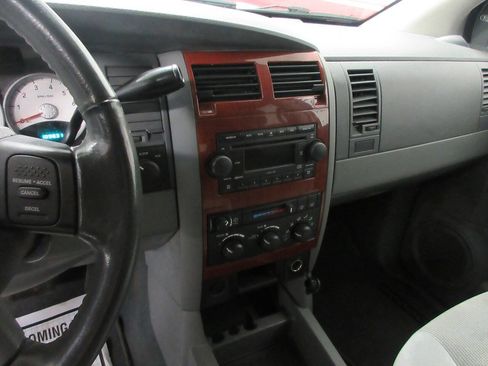 Used 2005 Dodge Durango SLT AWD/4WD image 16