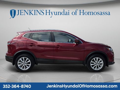 Used 2022 Nissan Rogue Sport SV w/ Technology Package FWD image 2