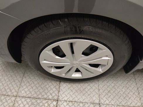 Used 2025 Nissan Versa S w/ Trunk Package image 31