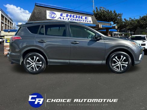Used 2017 Toyota RAV4 LE FWD image 8