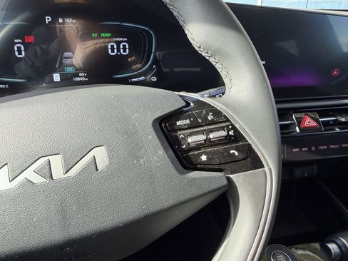 Used 2024 Kia Niro EX image 31