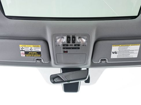 Used 2018 Toyota Highlander Limited Platinum FWD image 21