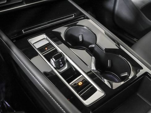 Used 2024 Volkswagen Atlas SE w/ Black Wheel Package image 32