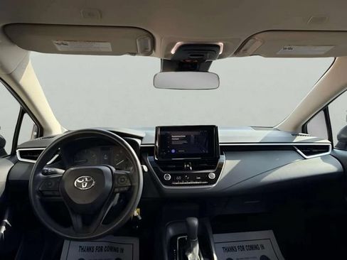 Used 2025 Toyota Corolla LE FWD image 5