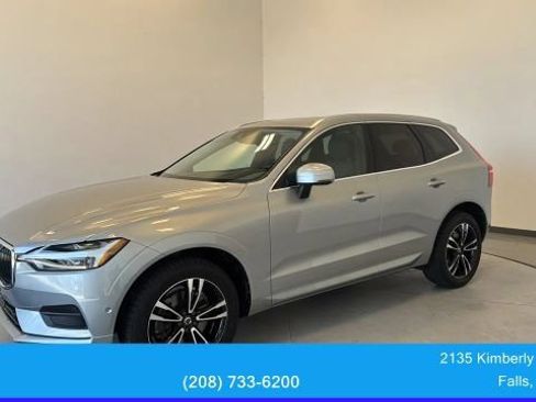 Used 2018 Volvo XC60 T6 Momentum w/ Vision Package AWD/4WD image 4