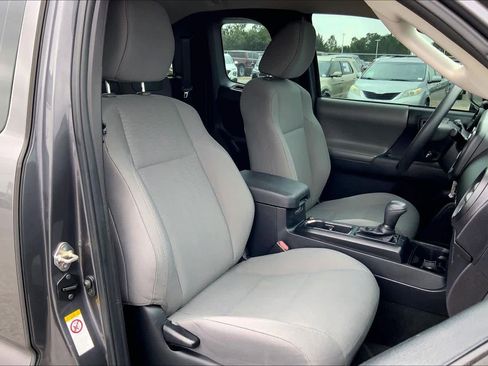 Used 2018 Toyota Tacoma SR image 8