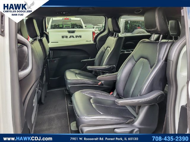 Used 2024 Chrysler Pacifica Limited FWD image 10
