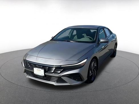 Used 2025 Hyundai Elantra SEL image 7