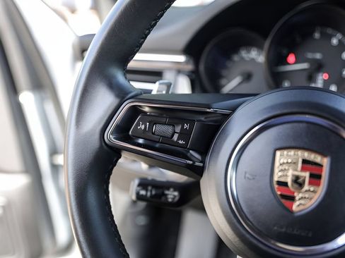 Used 2024 Porsche Macan AWD/4WD image 17