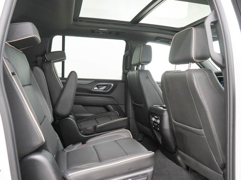 Used 2023 GMC Yukon XL SLT w/ SLT Premium Package AWD/4WD image 14