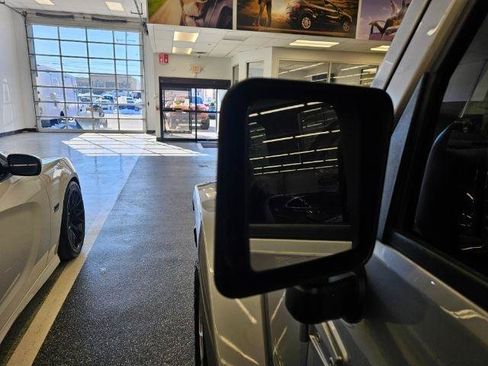 Used 2017 Jeep Wrangler Unlimited Sahara AWD/4WD image 7