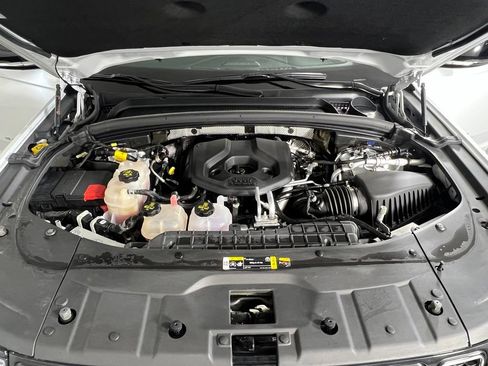 Used 2022 Jeep Grand Cherokee Overland w/ Luxury Tech Group IV AWD/4WD image 31