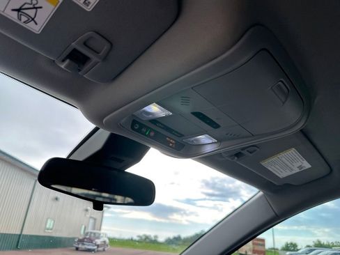 Used 2021 Chevrolet Equinox LT AWD/4WD image 19