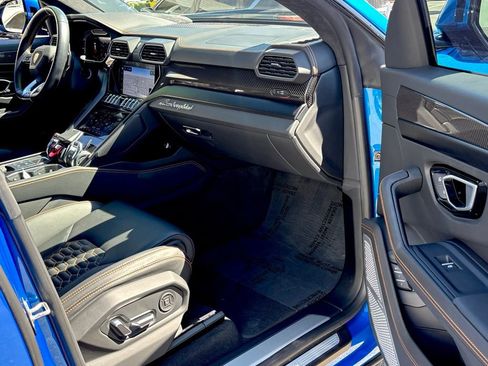 Used 2022 Lamborghini Urus image 45